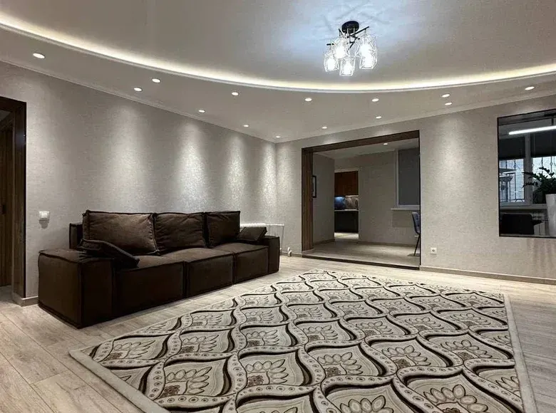 Сотилади 4 хонали квартира, 106 м², 2/4 қават — Миробод тумани