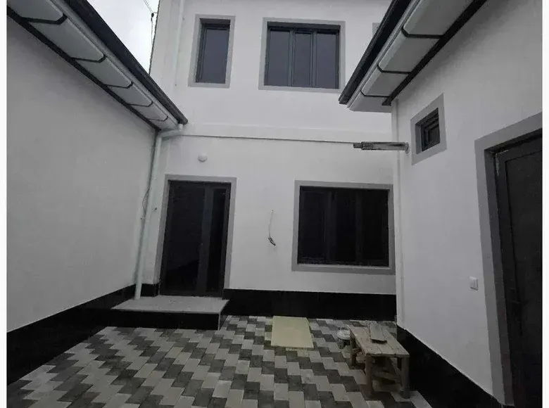 Сотилади 5 хонали ҳовли уй, 1.2 сотих, 150 м² — Янгиҳаёт тумани
