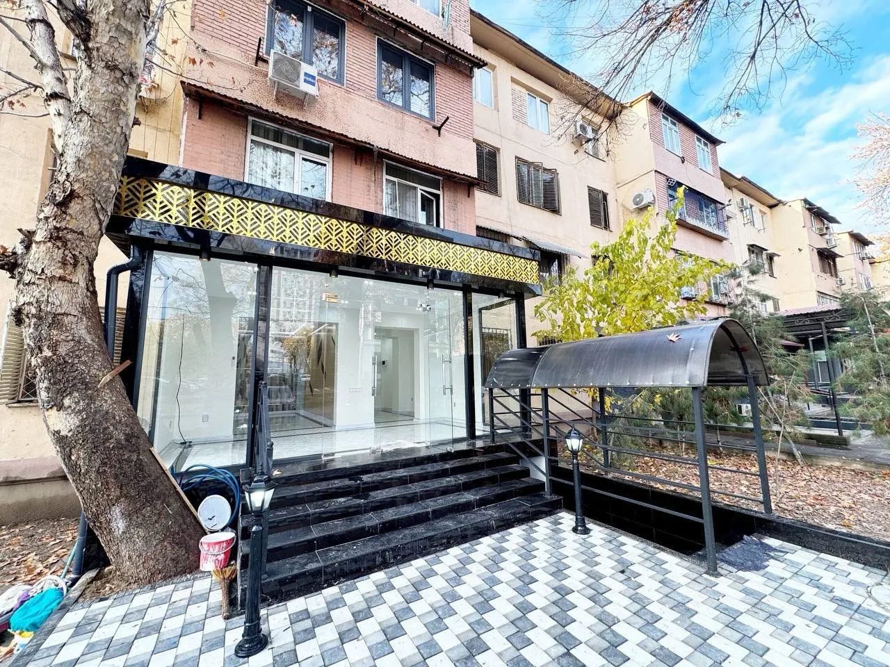 Sotiladi tijorat binosi, 55 m², 1/4 qavat — Yunusobod tumani