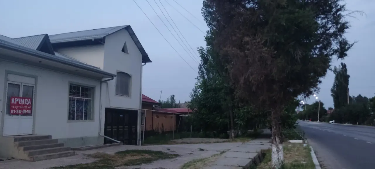 Ижарага берилади тижорат биноси, 2000 м², 20 сотих — Юқоричирчиқ тумани