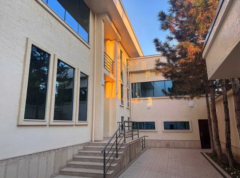 Sotiladi 11 xonali hovli uy, 8 sotix, 600 m² — Shayxontohur tumani