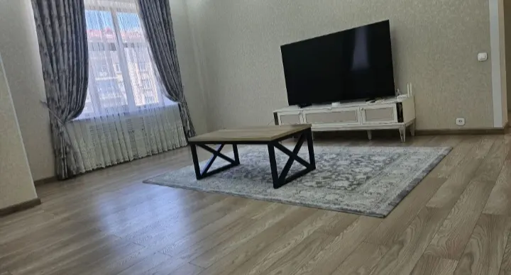 Сдаётся 4-комнатная квартира, 178 м², 4/7 этаж — Мирабадский район