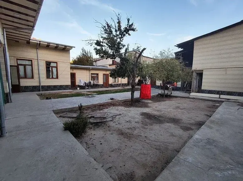 Sotiladi 9 xonali hovli uy, 6.7 sotix, 250 m² — Toshkent shahri