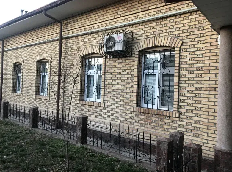 Sotiladi 6 xonali hovli uy — Qibray tumani
