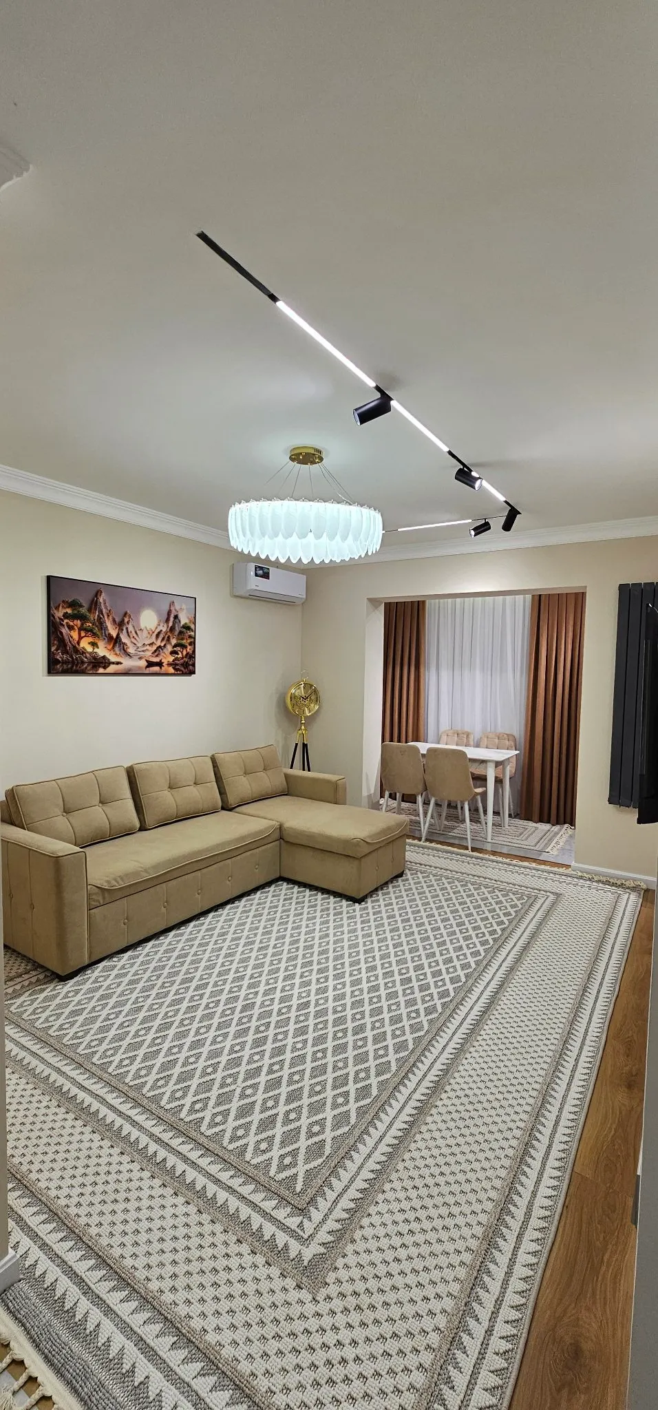 Sotiladi 2 xonali kvartira, 60 m², 1/4 qavat — Mirzo Ulugʻbek tumani