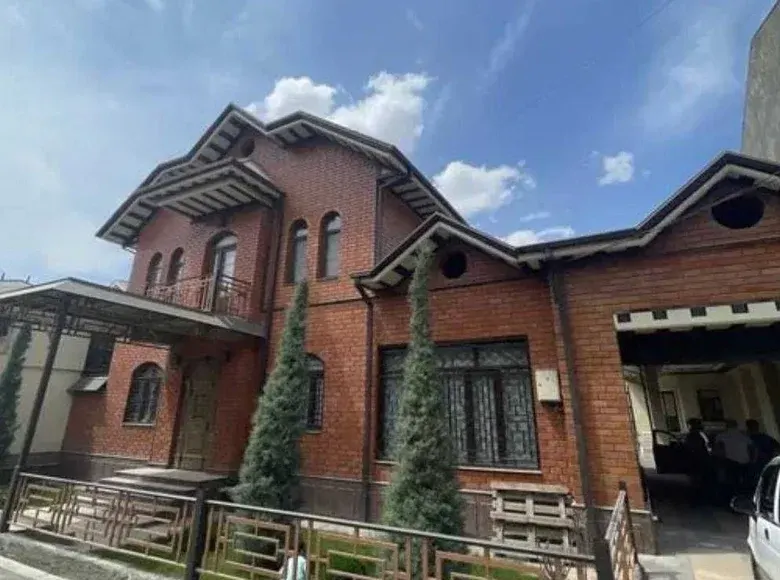 Сотилади 6 хонали ҳовли уй, 6.7 сотих, 300 м² — Сергели тумани