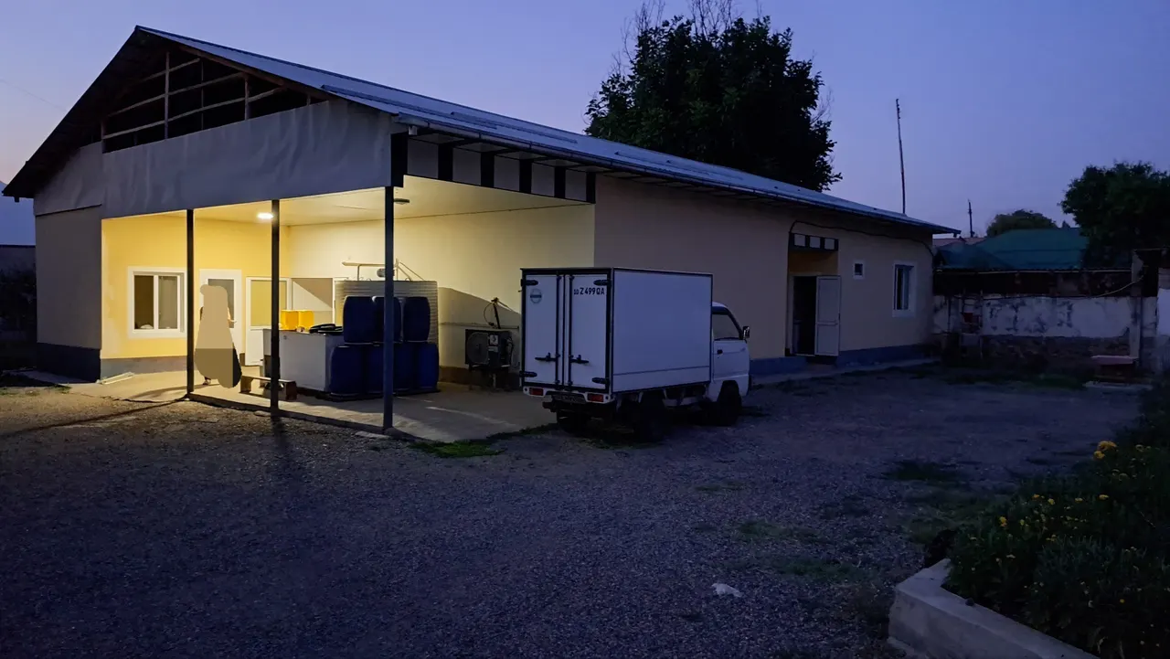 Сотилади тижорат биноси, 1200 м², 12 сотих — Бўстонлиқ тумани