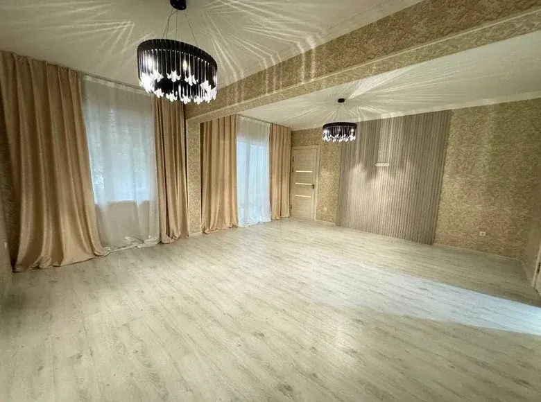 Сотилади 4 хонали квартира, 92 м², 2/5 қават — Мирзо Улуғбек тумани