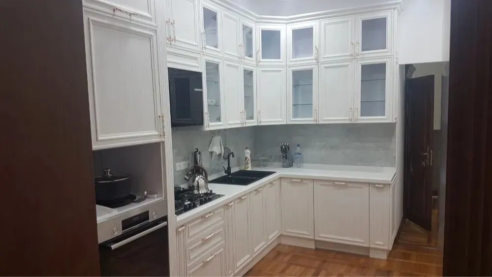 Сдаётся 4-комнатная квартира, 100 м², 1/4 этаж — Мирзо-Улугбекский район