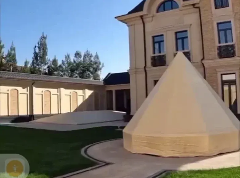 Sotiladi 15 xonali hovli uy, 14 sotix, 1400 m² — Qibray tumani