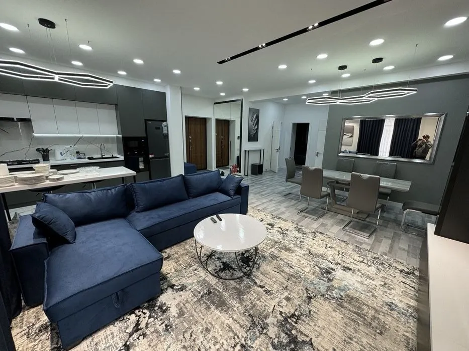 Сдаётся 3-комнатная квартира, 100 м², 3/8 этаж — Яккасарайский район