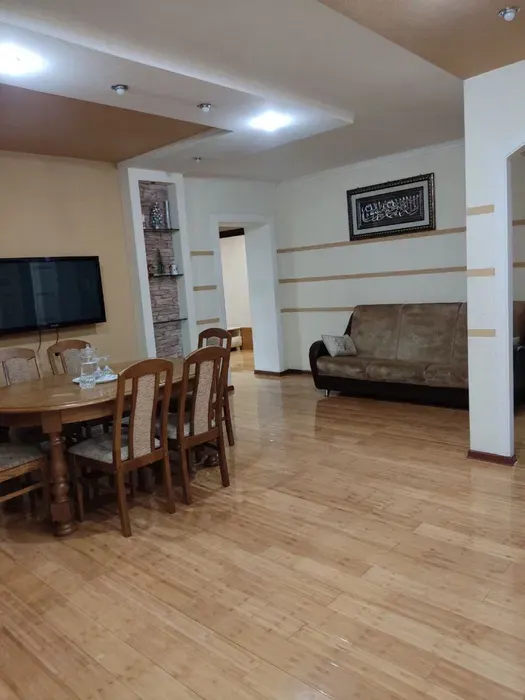 Ijaraga beriladi 4 xonali kvartira, 100 m², 2/4 qavat — Yakkasaroy tumani