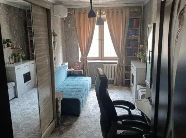 Sotiladi 2 xonali kvartira, 60 m², 2/4 qavat — Shayxontohur tumani