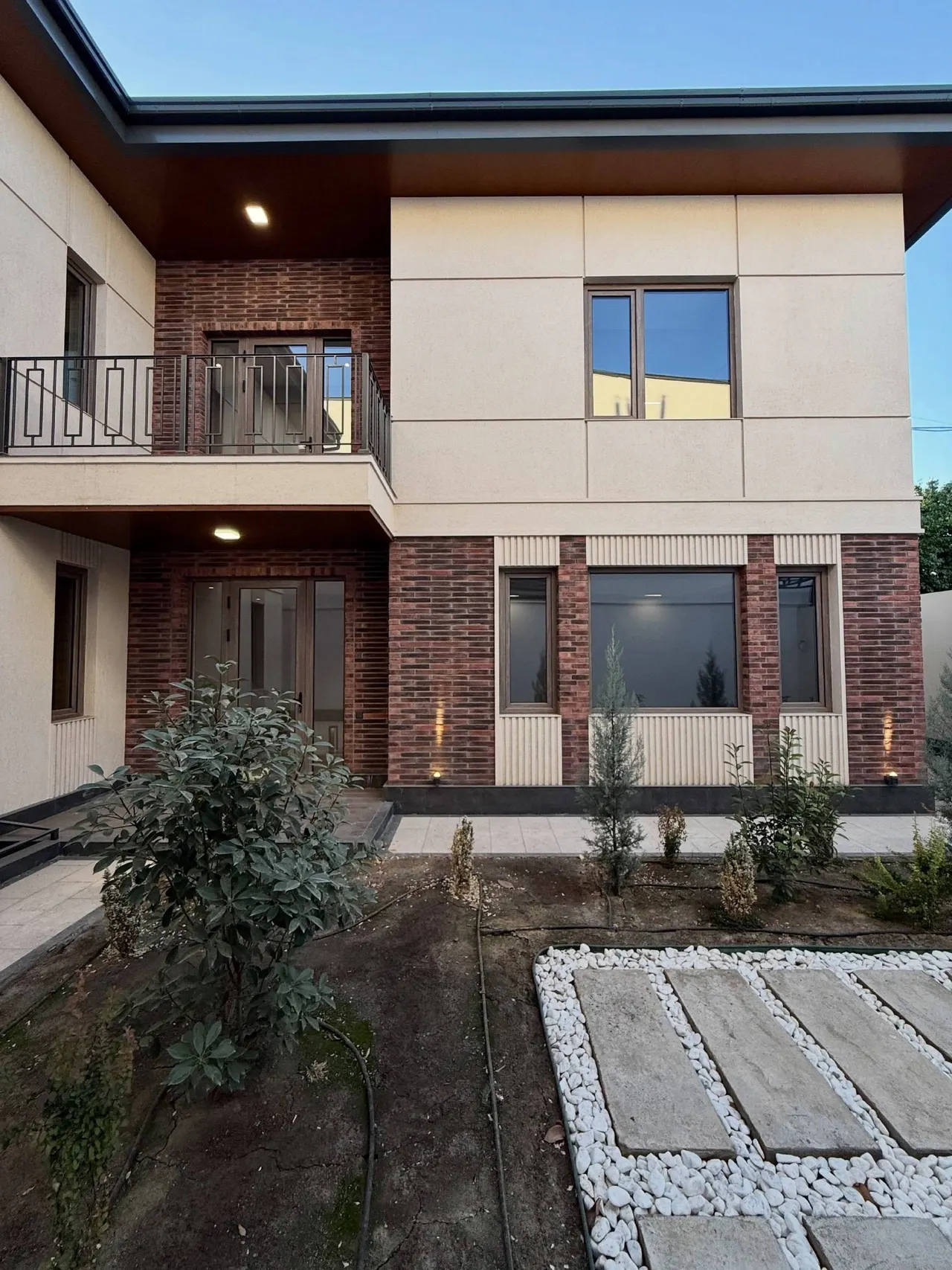 Sotiladi 6 xonali hovli uy, 2,7 sotix, 2 qavatli — Shayxontohur tumani