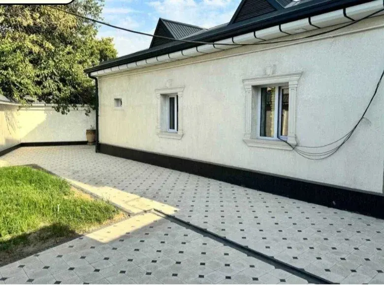 Sotiladi 4 xonali hovli uy, 2.1 sotix, 100 m² — Yangihayot tumani