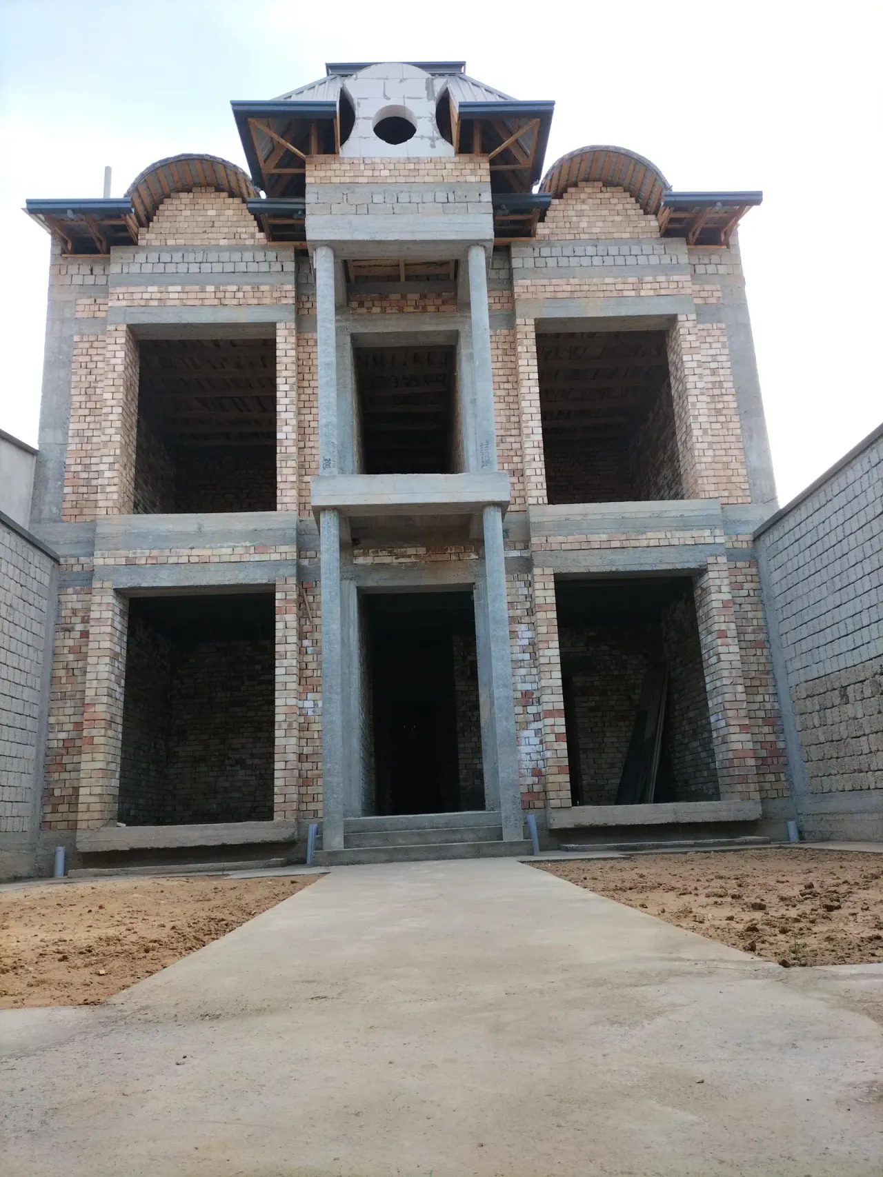 Sotiladi 6 xonali hovli uy, 3 sotix, 3/3 qavat — Toshkent tumani