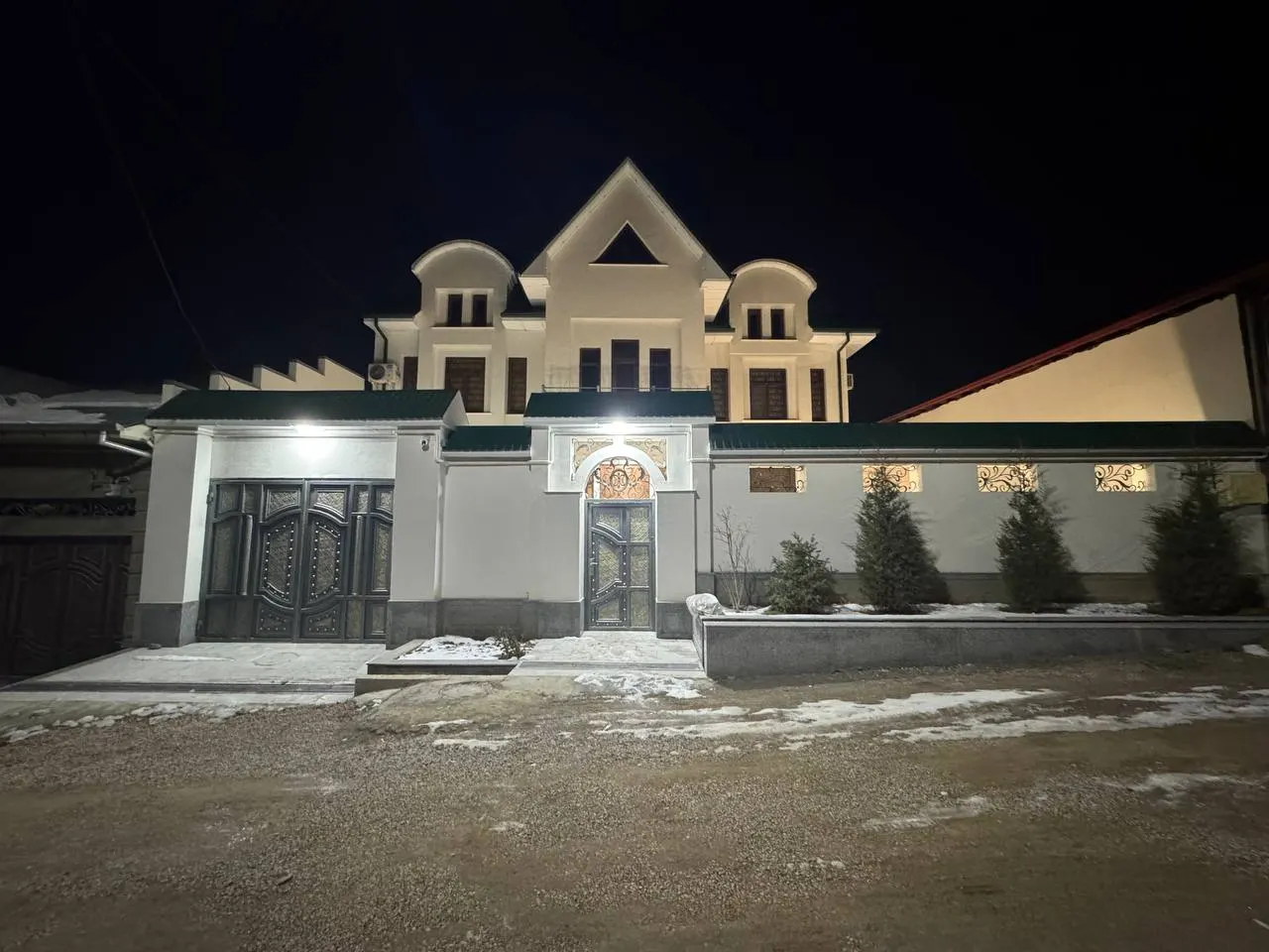 Ижарага берилади 6 хонали ҳовли уй, 12 сотих, 550 м² — Юнусобод тумани