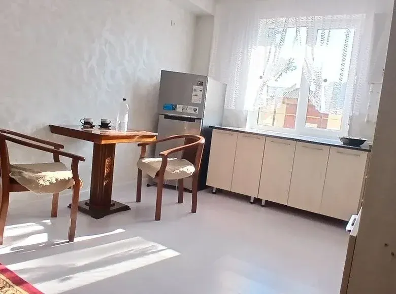 Сдаётся 2-комнатная квартира, 50 м², 1/9 этаж — Гулистан