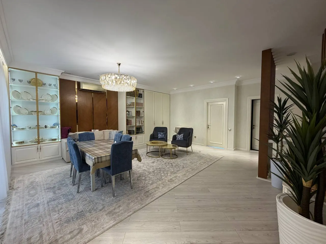 Продаётся 5-комнатная квартира, 200 м², 9/9 этаж — Яккасарайский район