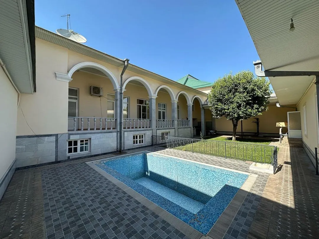 Sotiladi 4 xonali hovli uy, 6.7 sotix, 284 m² — Yashnobod tumani