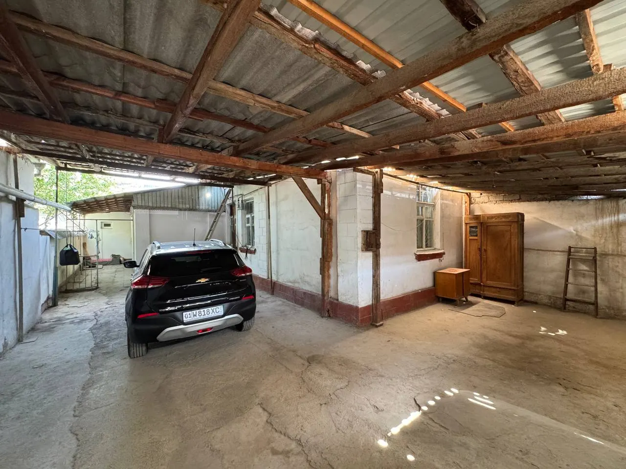 Sotiladi 3 xonali hovli uy, 2,3 sotix, 1 qavatli — Yashnobod tumani