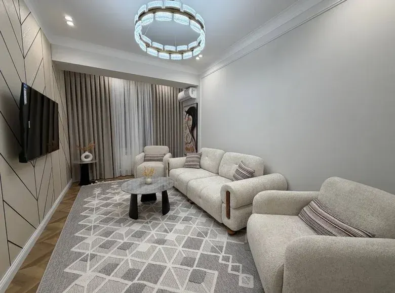 Продаётся 4-комнатная квартира, 108 м², 4/8 этаж — Яккасарайский район