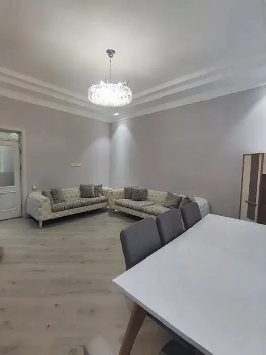 Ижарага берилади 5 хонали ҳовли уй, 3 сотих, 280 м² — Миробод тумани