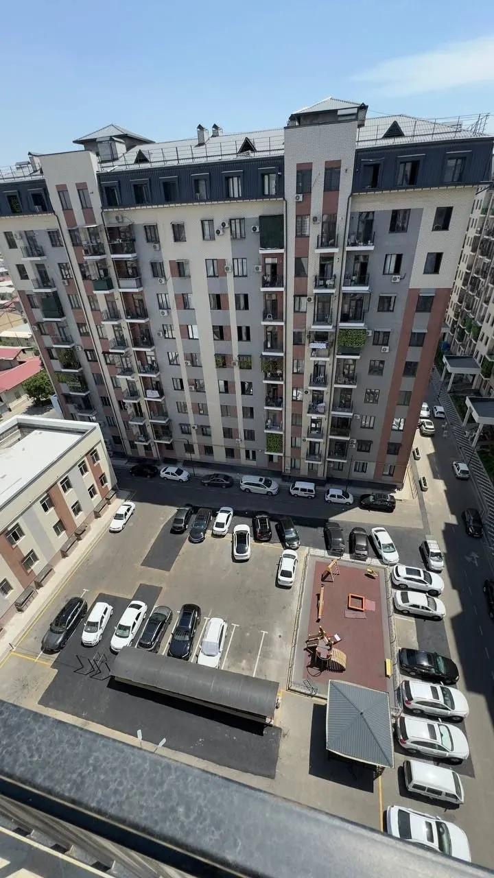 Продаётся 4-комнатная квартира, 125 м², 1/9 этаж — Учтепинский район