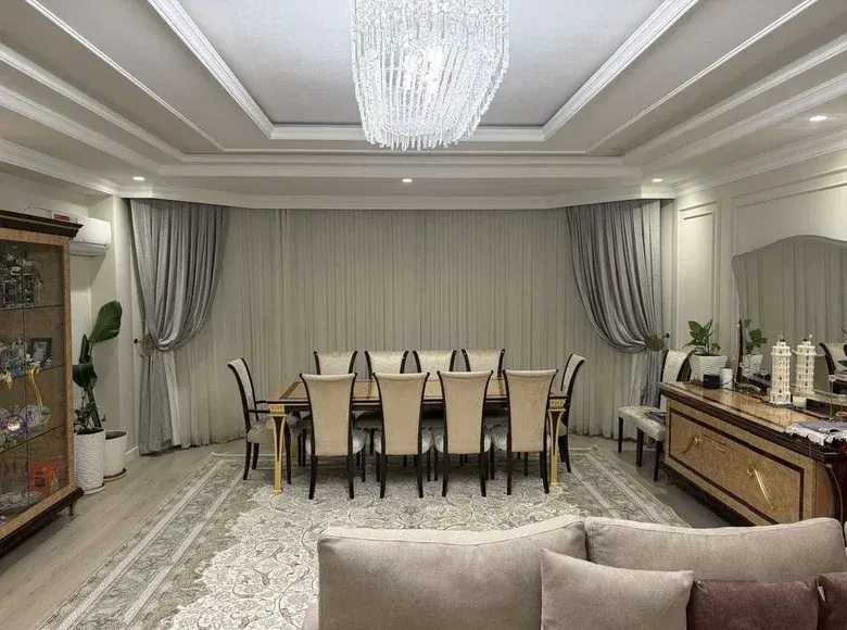 Сотилади 5 хонали квартира, 200 м², 3/8 қават — Юнусобод тумани