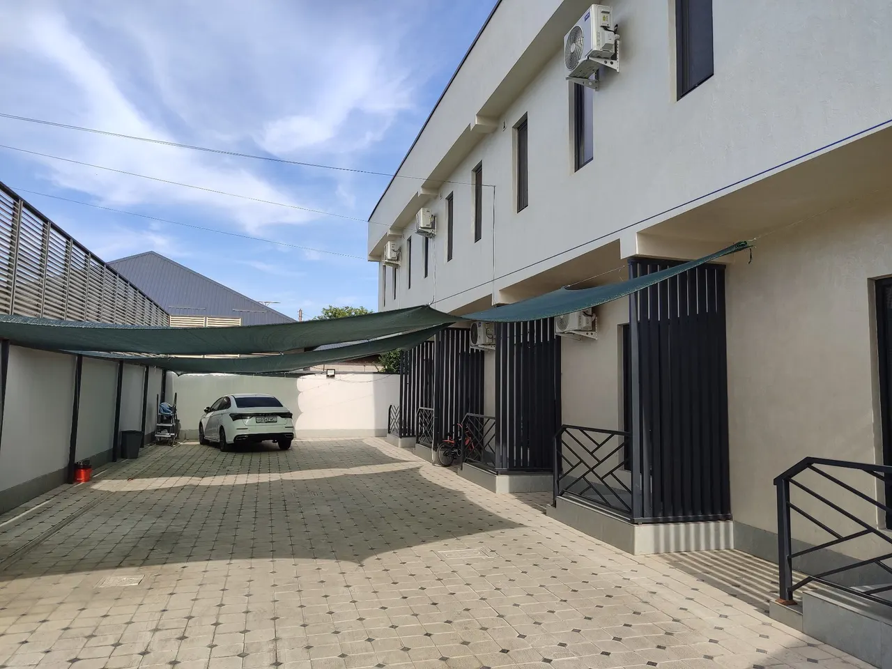 Sotiladi 3 xonali hovli uy, 150 m², 2 qavatli — Yashnobod tumani