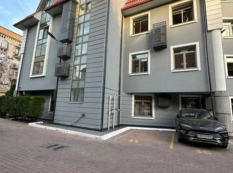 Ижарага берилади тижорат биноси, 1600 м² — Миробод тумани