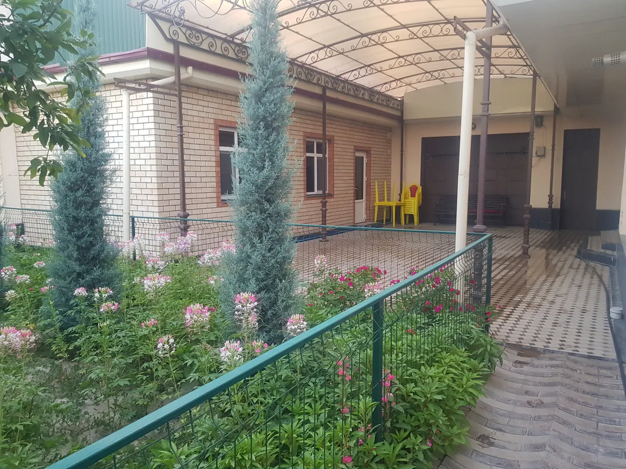 Sotiladi 6 xonali hovli uy, 6 sotix, 484 m², 3 qavatli — Bektemir tumani