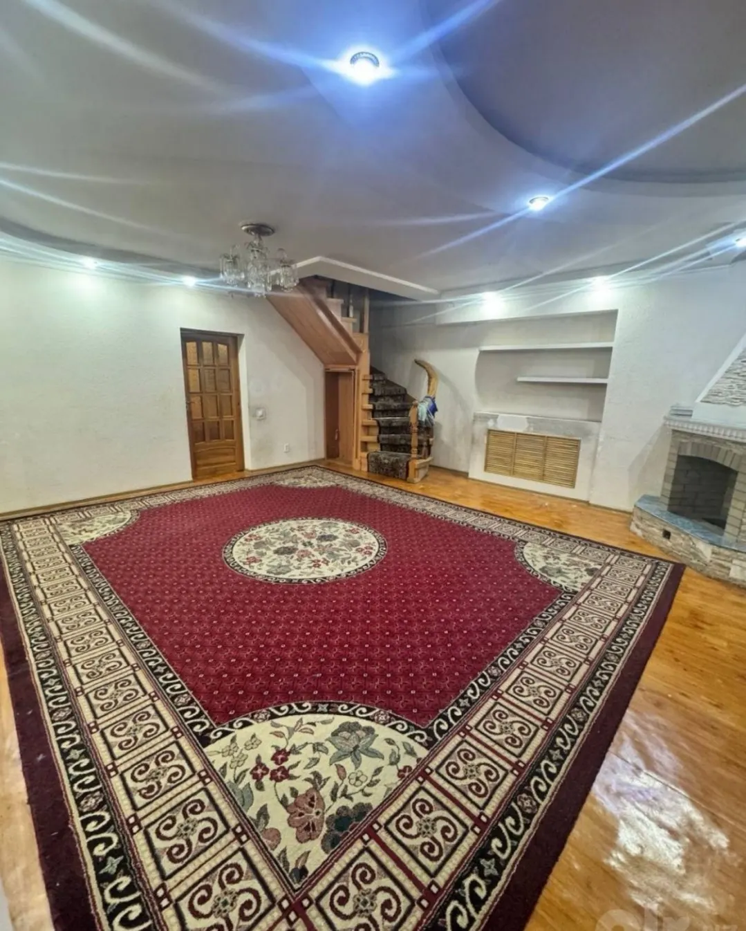 Sotiladi 4 xonali kvartira, 100 m², 3/10 qavat — Yakkasaroy tumani
