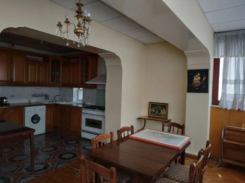 Сдаётся 4-комнатная квартира, 110 м², 2/5 этаж — Яшнабадский район