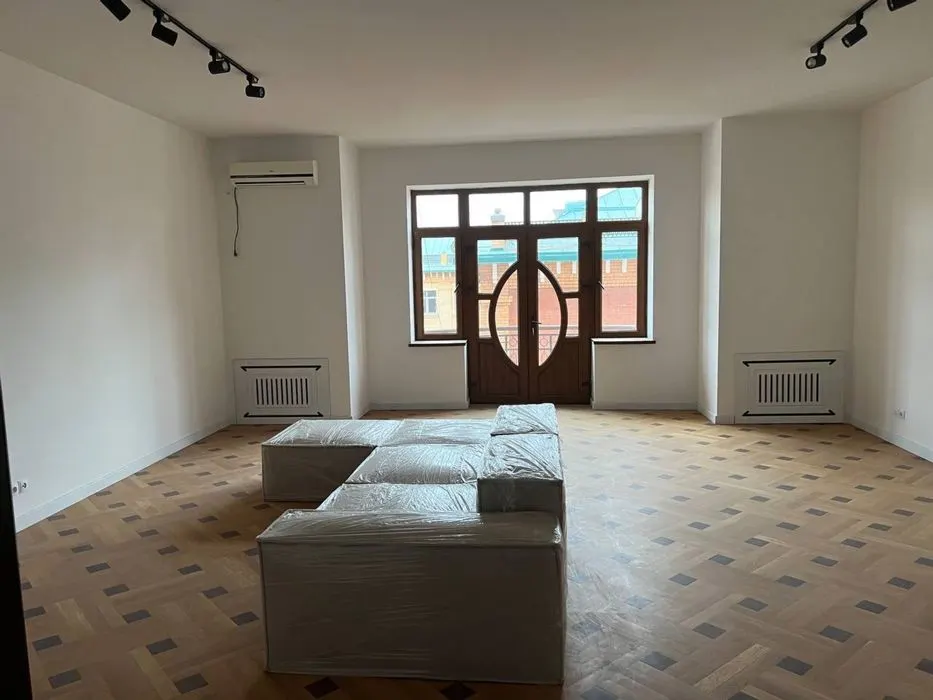 Ijaraga beriladi 6 xonali kvartira, 220 m², 4/8 qavat — Mirobod tumani