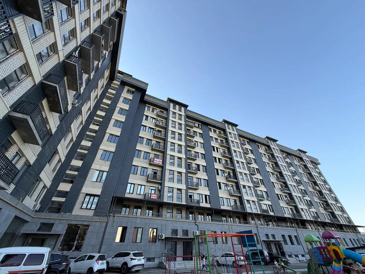 Sotiladi 3 xonali kvartira, 92 m², 7/9 qavat — Yakkasaroy tumani