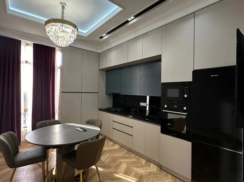 Sotiladi 3 xonali kvartira, 118 m², 5/9 qavat — Mirobod tumani