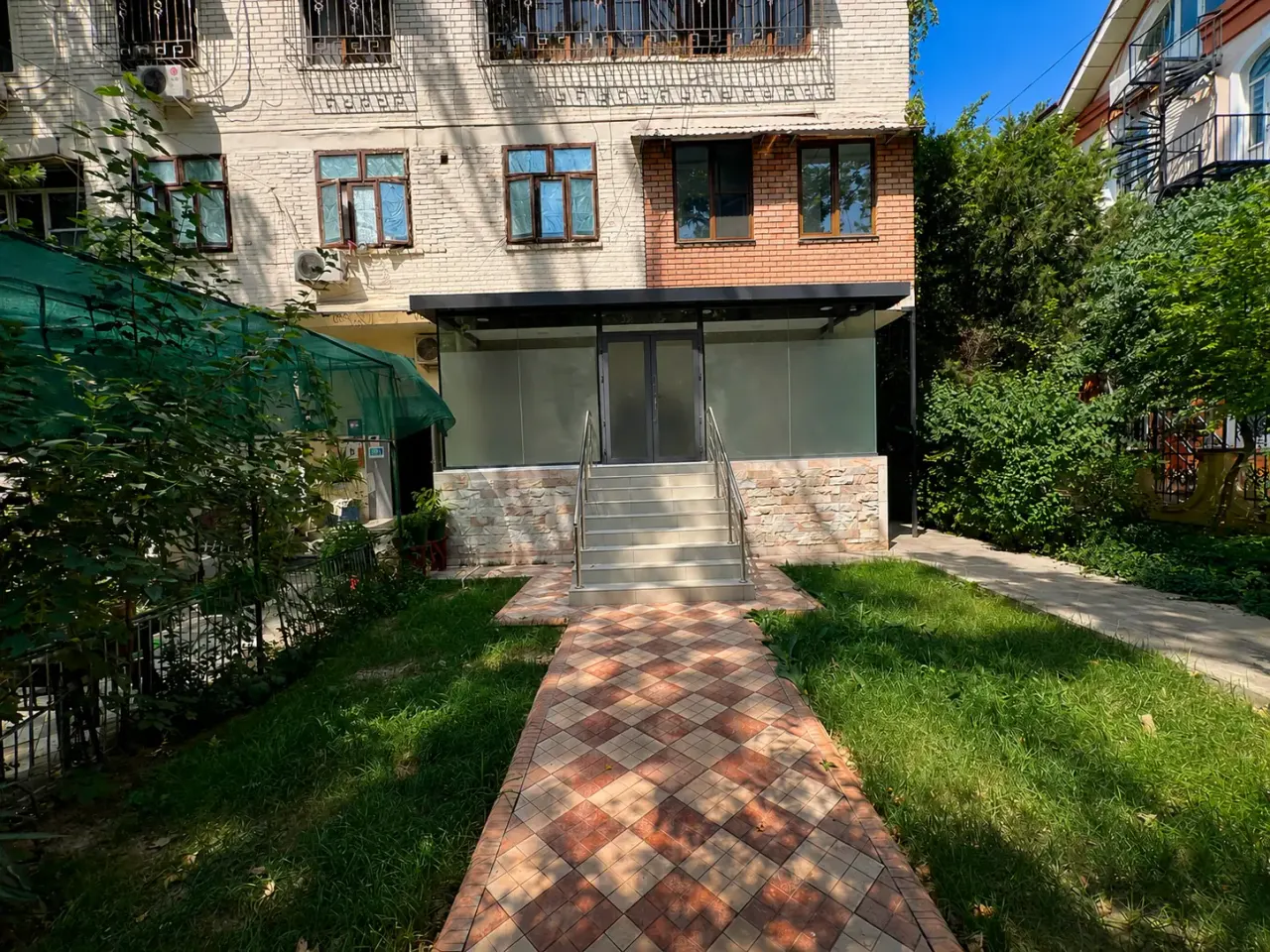Продаётся коммерческое помещение, 121 м², 1/4 этаж — Мирабадский район