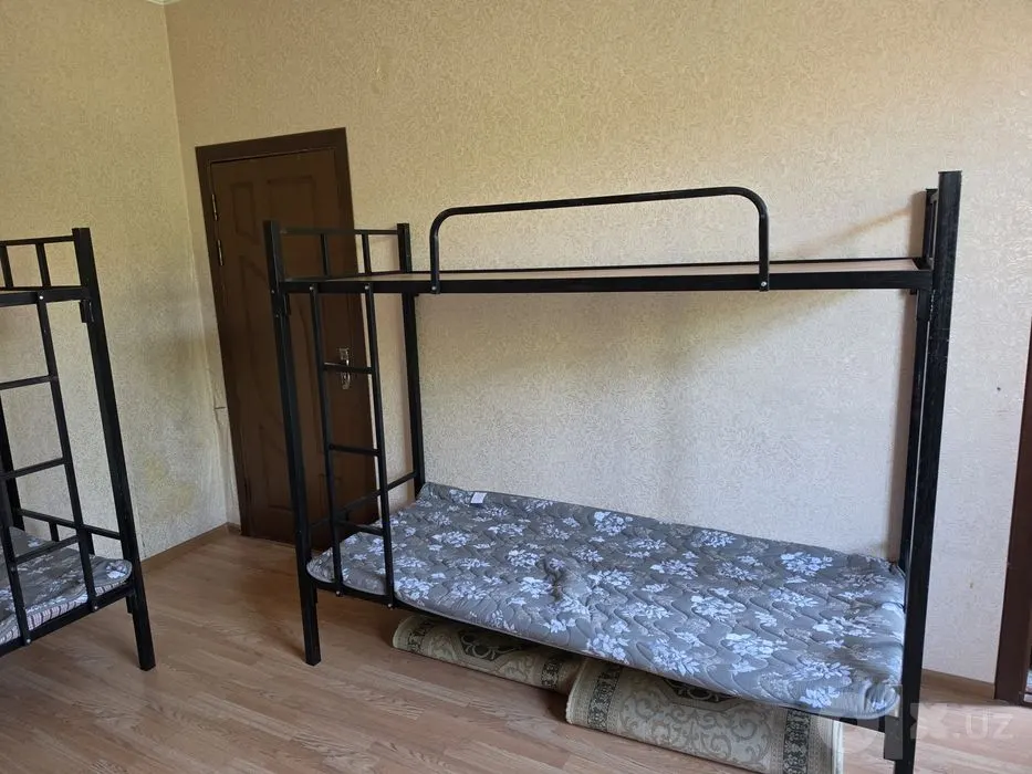 Сдаётся 8-комнатная квартира, 350 м², 1/1 этаж — Паркентский район