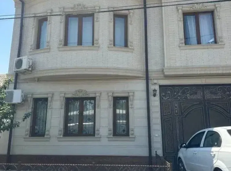 Sotiladi 6 xonali hovli uy, 200 m² — Yakkasaroy tumani