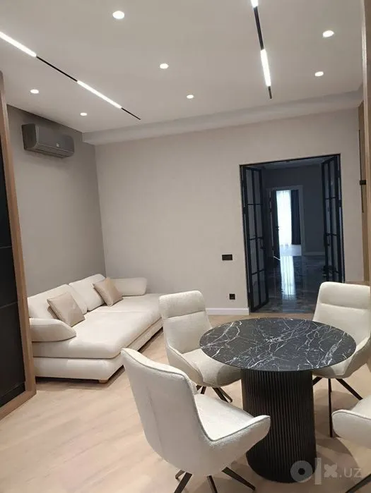Sotiladi 3 xonali kvartira, 100 m², 4/9 qavat — Yakkasaroy tumani