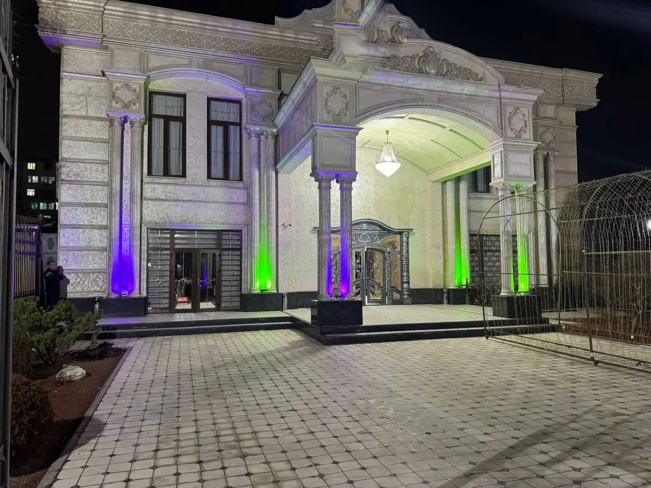 Sotiladi tijorat binosi, 1500 m², 10 sotix — Yashnobod tumani