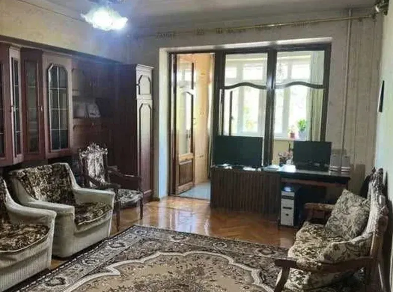 Sotiladi 2 xonali kvartira, 83 m², 3/7 qavat — Yakkasaroy tumani