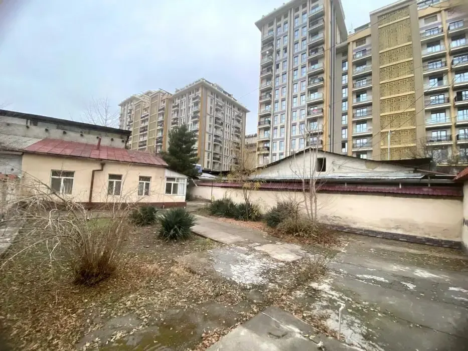 Sotiladi 4 xonali hovli uy, 3,7 sotix, 1 qavatli — Mirobod tumani