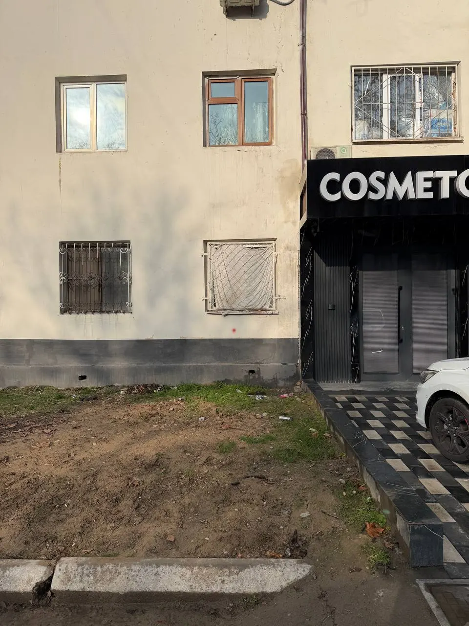 Продаётся коммерческое помещение, 51 м², 1/4 этаж — Яккасарайский район