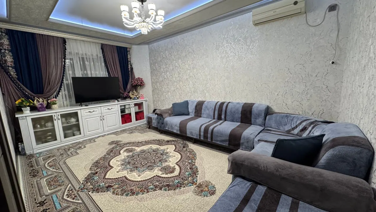 Продаётся 5-комнатная квартира, 94 м², 2/4 этаж — Гулистан
