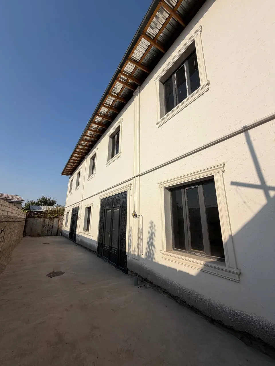 Sotiladi hovli uy, 1,5 sotix, 2 qavatli — Sergeli tumani