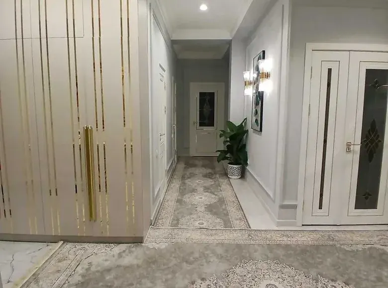 Продаётся 4-комнатная квартира, 135 м², 5/10 этаж — Яккасарайский район