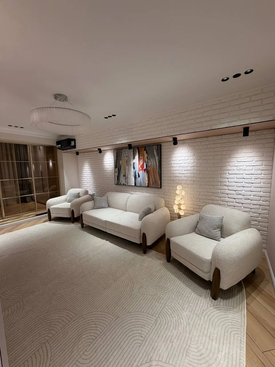 Продаётся 2-комнатная квартира, 60 м², 3/4 этаж — Юнусабадский район