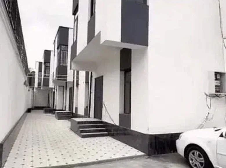 Сотилади 6 хонали ҳовли уй, 2.1 сотих, 240 м² — Миробод тумани